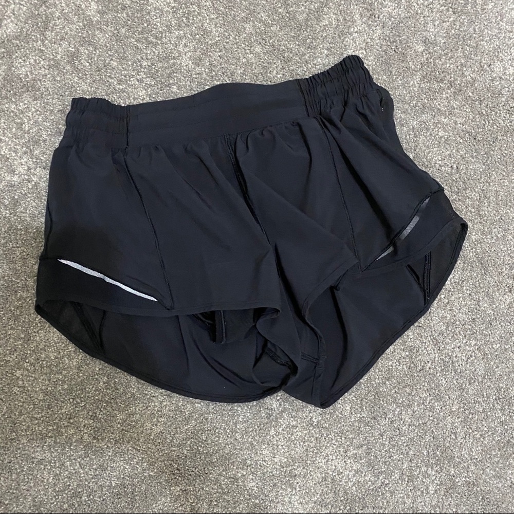 Black Lululemon 2.5 inch hotty hot shorts size 8
